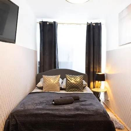 Clicktheflat Pereca Centre Хостел Варшава