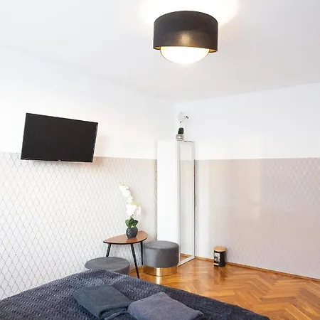 Clicktheflat Pereca Centre *