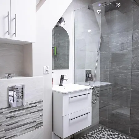 بيت شباب Clicktheflat Pereca Centre *