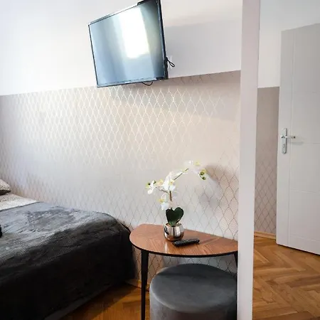 Clicktheflat Pereca Centre Хостел *